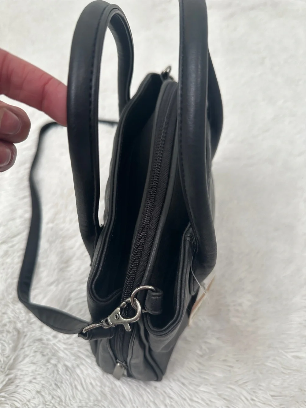 🥕 NWT Cherokee Genuine Leather Purse